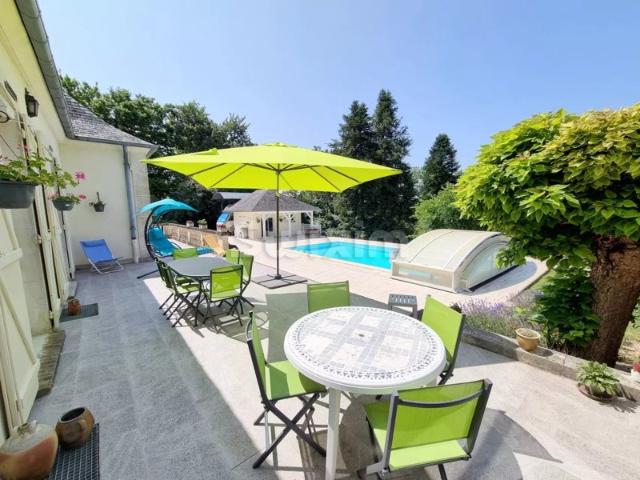 Propriété familiale avec 7 chambres parc et piscine 2h30 de Paris