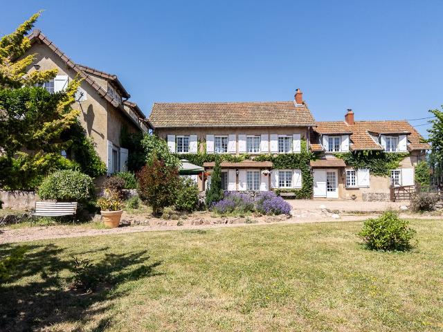 Propriété familiale avec gîte indépendant, espace de récepti. 323m² Ozolles