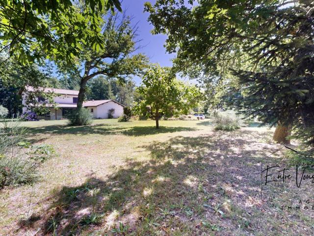 Propriété familiale avec piscine sur plus de 5 000 m² constr. 154m² Bazas