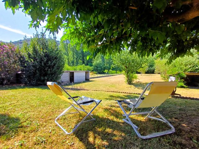 Propriété familiale à fort potentiel, 5 chambres et dépendances sur terrain arboré de 2313 m2