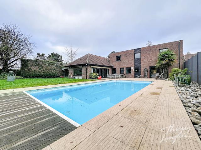 PROPRIÉTÉ FAMILIALE D’EXCEPTION AVEC PISCINE CHAUFFÉE ASCQ BRIGODE