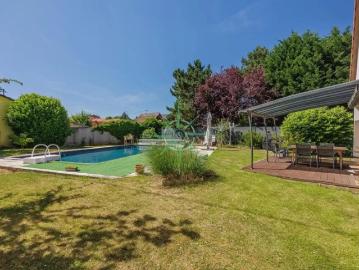 Propriété familiale de 170 m² avec piscine, sans vis à vis