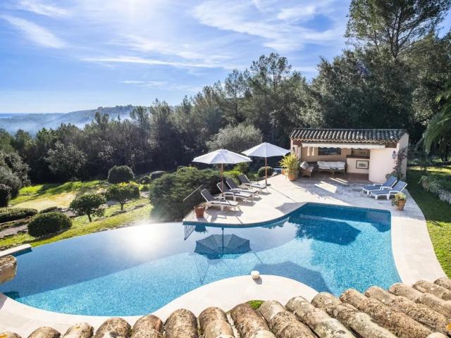 Propriété fantastique avec vue sur la mer et la montagne