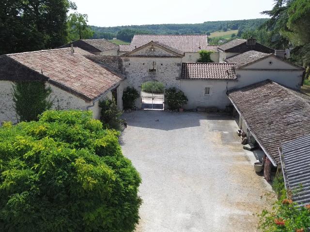 Propriété haut de gamme avec installations équestres sur 18. 470m² Tournon d'Agenais