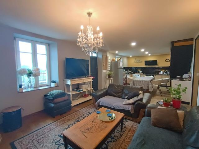 Propriété individuelle récemment rénovée avec terrain et 96m² Videix