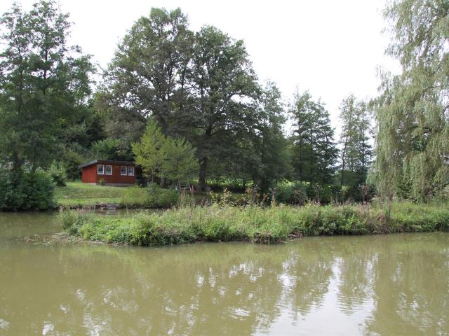 Propriété idyllique au bord du lac avec maison de pêcheur 20m² Lure