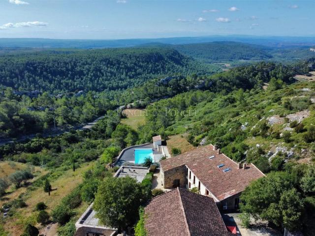 Un domaine privé d'exception, 10 ha et quelques vignes 480m² Saint Chinian