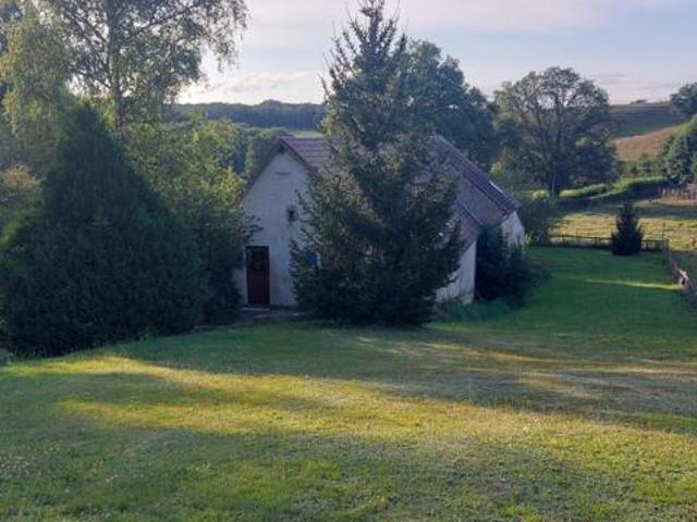 Propriété isolée en pleine nature avec dépendances et gîte