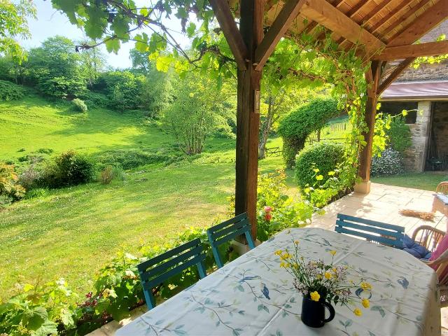 Propriété isolée sur grand terrain dans un cadre bucolique e. 114m² Salornay sur Guye