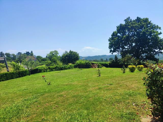 Propriété lumineuse avec quatre chambres et une vue sur les. 210m² Sauveterre de Béarn