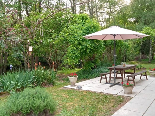 Propriété Lumineuse, Endroit Enchanteur, Bordure de Rivière. 143m² Alloue