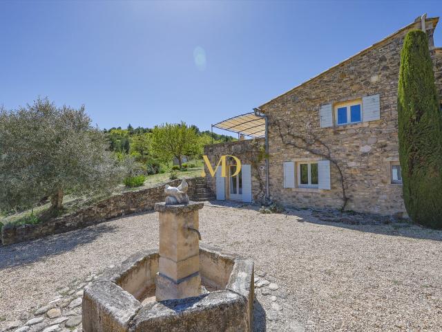 Propriété magnifique en Provence avec une vue panoramique 250m² Céreste en Luberon