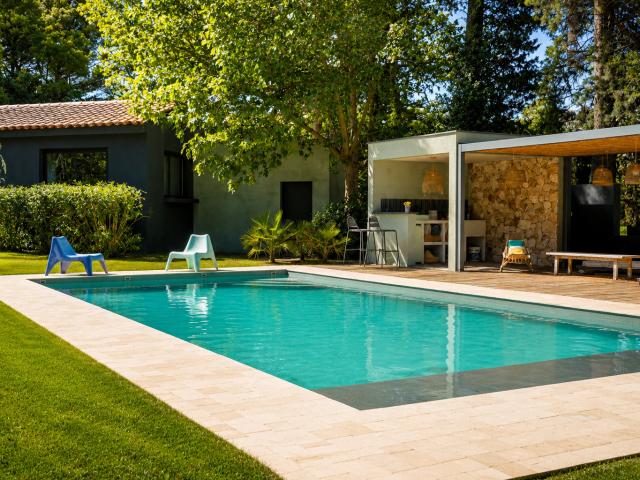 Propriété meublée de caractère du XVIIIe siècle avec piscine et maison d'amis à proximité écoles internationales