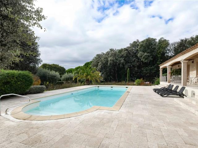 Propriété méridionale de 240 m² avec 2 gîtes et piscine