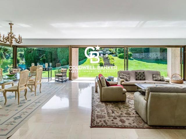 Propriété Néo Provençale Avec Dépendance — Au Cœur Du Cap D'. 280m² Antibes