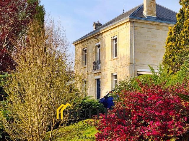 Propriété néoclassique de prestige avec parc arboré Clé en m. 242m² Saint Laurent d'Arce