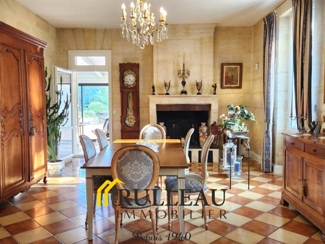 Propriété néoclassique de prestige avec parc arboré Clé en m. 242m² Saint Laurent d'Arce
