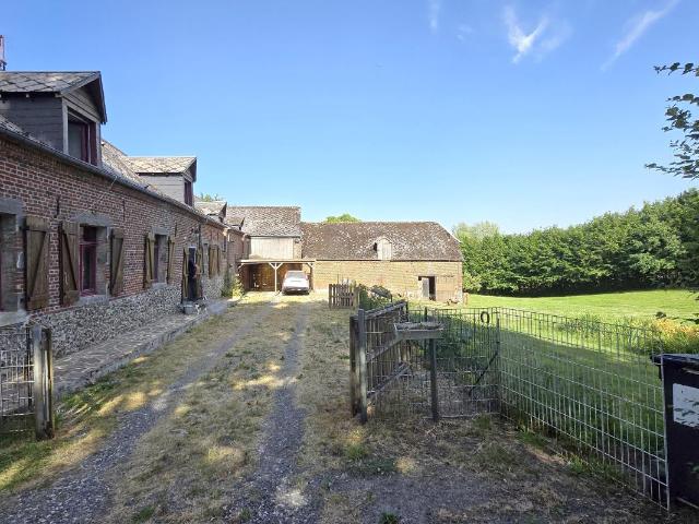 Propriété nichée dans la verdure avec 6000 m² de terrain située à Sommeron