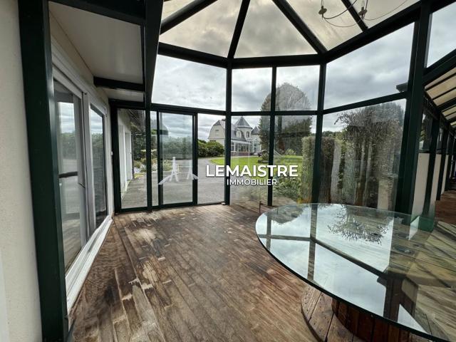Propriété d'exception de 200 m² avec piscine et dépendance sur 2