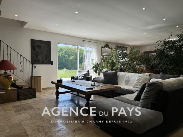 PROPRIÉTÉ SUR 1.5 HECTARES 1 H 30 PARIS