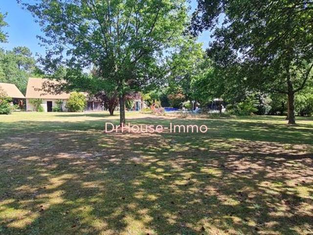 Propriété sur 5000m² avec piscine et pool house