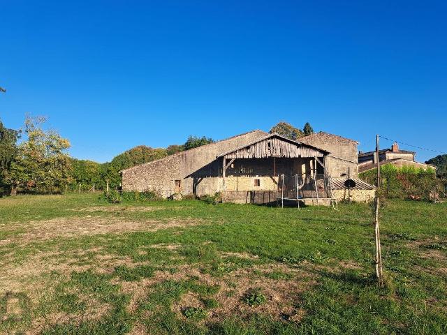 Propriété sur 9 000 m2 avec dépendances 160m² Saint Macaire