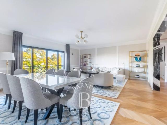 Propriété partagée: Paris 7 Tour Eiffel Appartement Etage élevé Vues panoramiques 4 chambres