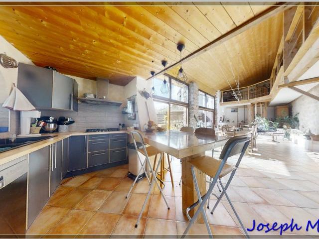 Propriete Pierre Renovee 332 m2 Vue Panoramique Gite 1,2 ha 332m² Glun