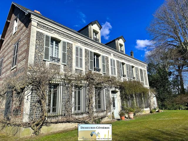 Propriété pleine de caractère et authenticité, bâtie entre18. 295m² Octeville sur Mer