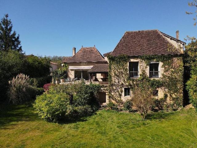 PROPRIETE Propriété rare et unique sur le secteur, entièrem. 212m² Lalinde