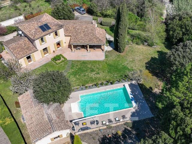 Propriété provençale d'exception avec vue dominante et prest. 240m² Vaison la Romaine