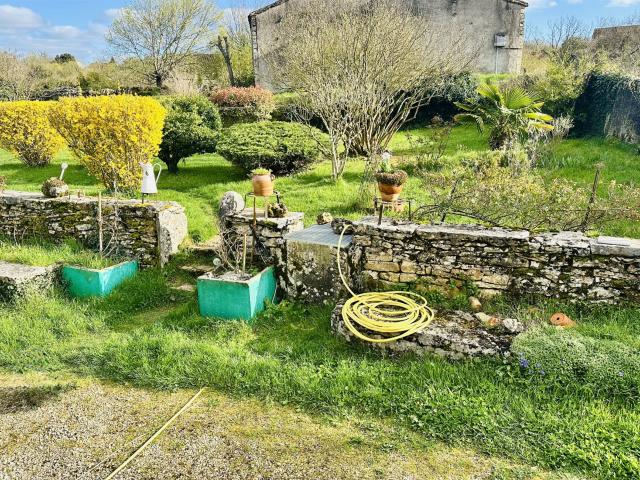 Propriété Quercynoise de caractère avec granges sur le chemi. 111m² Varaire