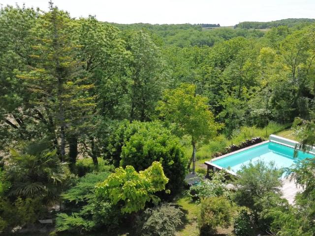 Propriété quercynoise en pierres avec logement indépendant e. 278m² Tournon d'Agenais