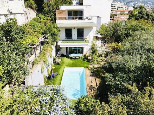 Propriété Rare Avec Maison, Piscine & 3 Appartements Indépen. 276m² Nice