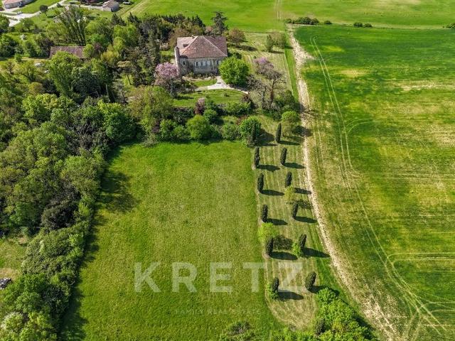 Propriété rare: château XVIIIe, parc de 2 ha et donjon inso. 750m² Augnax