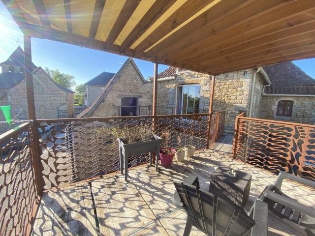 Propriété RARE en Pierre | Triangle d'Or | Rénovation Presti. 217m² Végennes