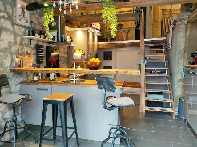 Propriété rénovée au calme avec vue à vendre