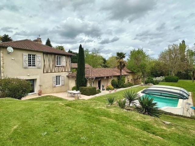 Propriété rénovée avec piscine sur 7,5 hectares
