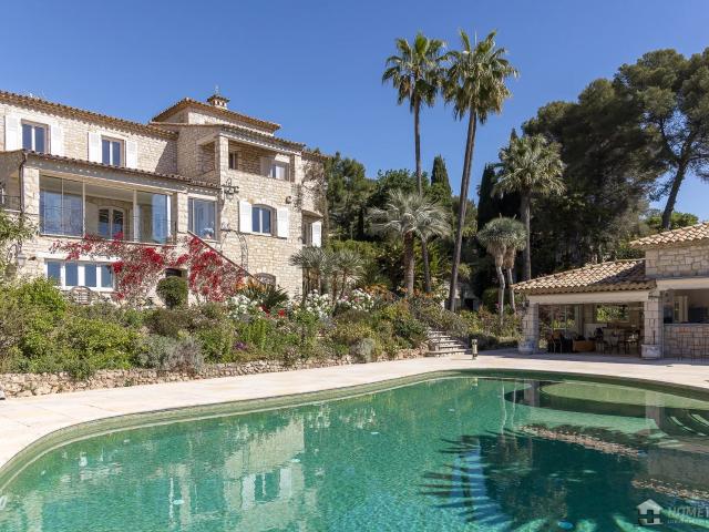Propriété rénovée d’exception à Saint Paul de Vence, avec vu. 663m² Saint Paul de Vence