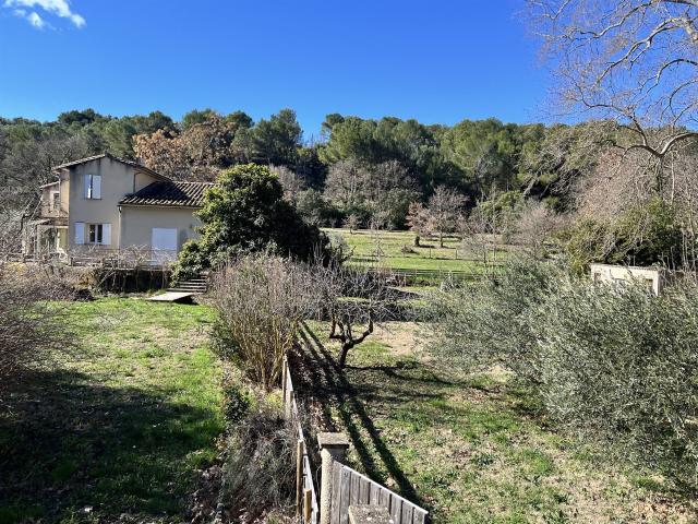 Propriété rurale aux portes du village de Saint didier Grand. 172m² Le Beaucet