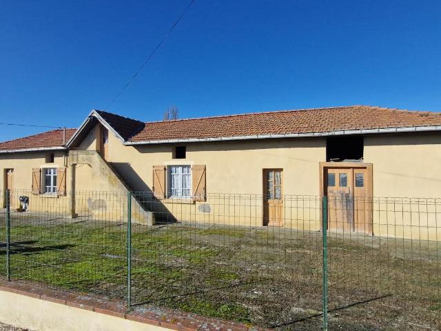Propriété rurale de 3,9 hectares avec fermette à renover ent. 82m² Eoux