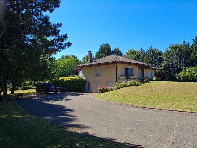 PROPRIETE T6 SUR UN PARC CLOS ET ARBORE DE 15 000 m2 AVEC ETANG ET VUE IMPRENABLE