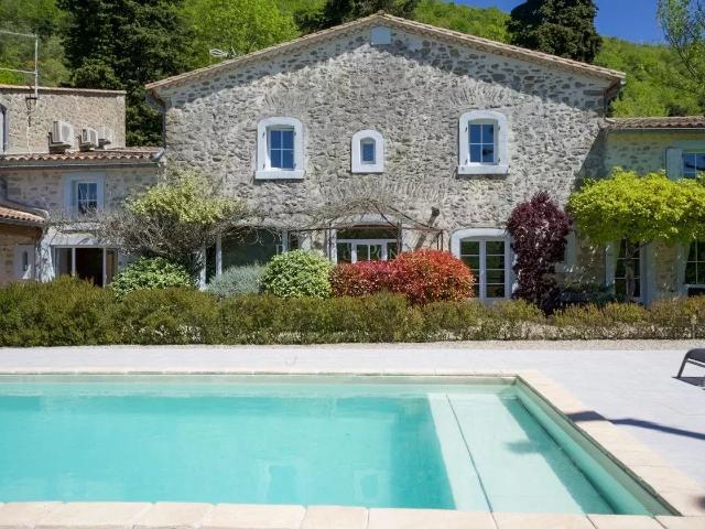 Propriété très calme au Sud de Carcassonne et au coeur de l’. 700m² Limoux