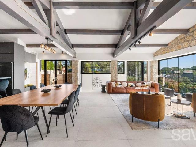 Propriété unique avec piscine et spa, dans un environnement. 300m² Valbonne