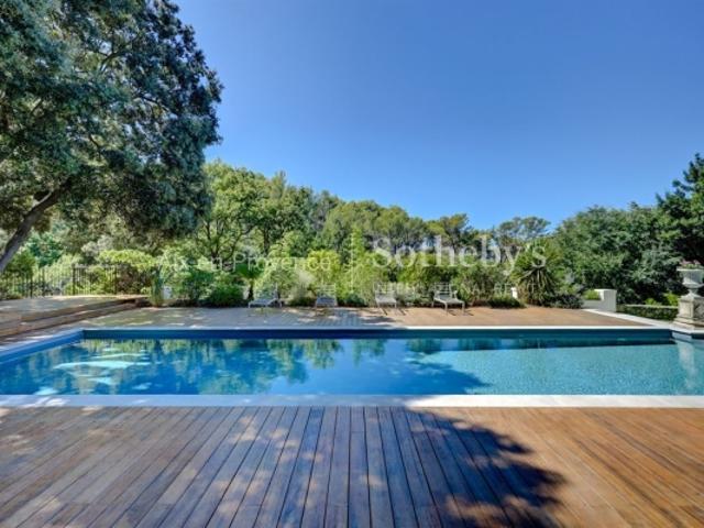 Propriété Unique dans un Cadre Exceptionnel – Luxe et Nature à Aix Sud