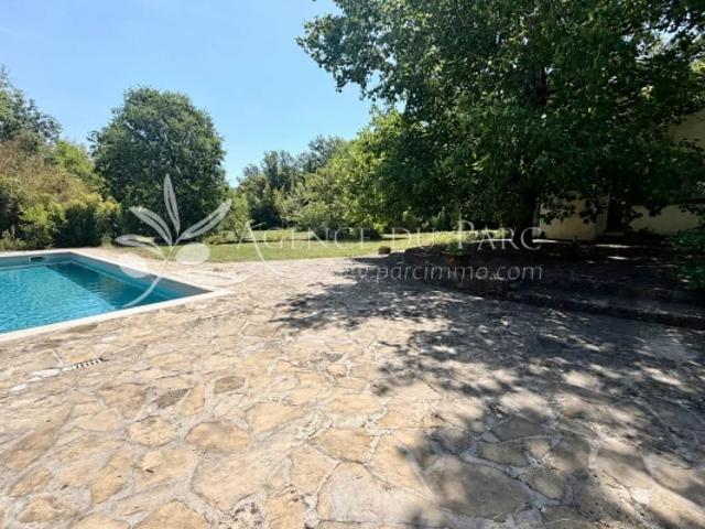 Propriété unique! 500 m2 de bâti 7500 m2 de terrain plat