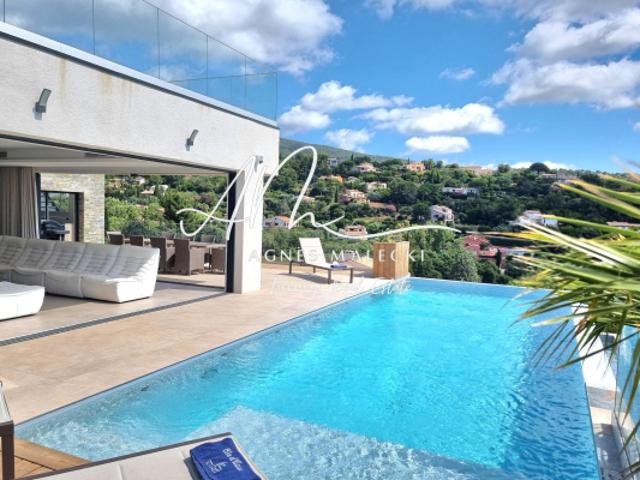 PROPRIETE ULTRA MODERNE CONTEMPORAINE FACE A LA MER DANS LOT