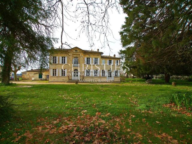 Propriété viticole de 5.5 hectares sur Saint Émilion Voisi. 315m² Saint Emilion