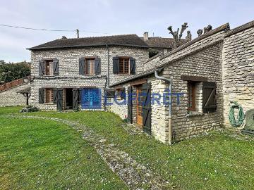 Propriétés atypiques: 2 maisons avec cave voutée sur terrai. 148m² Jumeauville