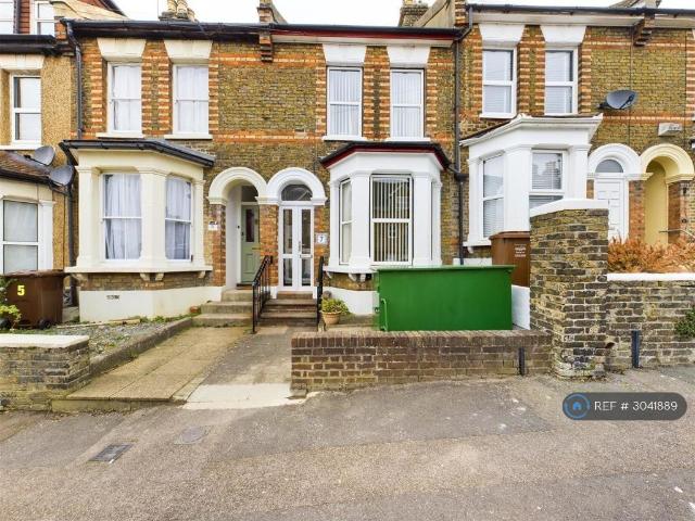 Prospect Avenue, Strood, ME2 3 bed terraced house to rent £1,550 pcm £358 pw